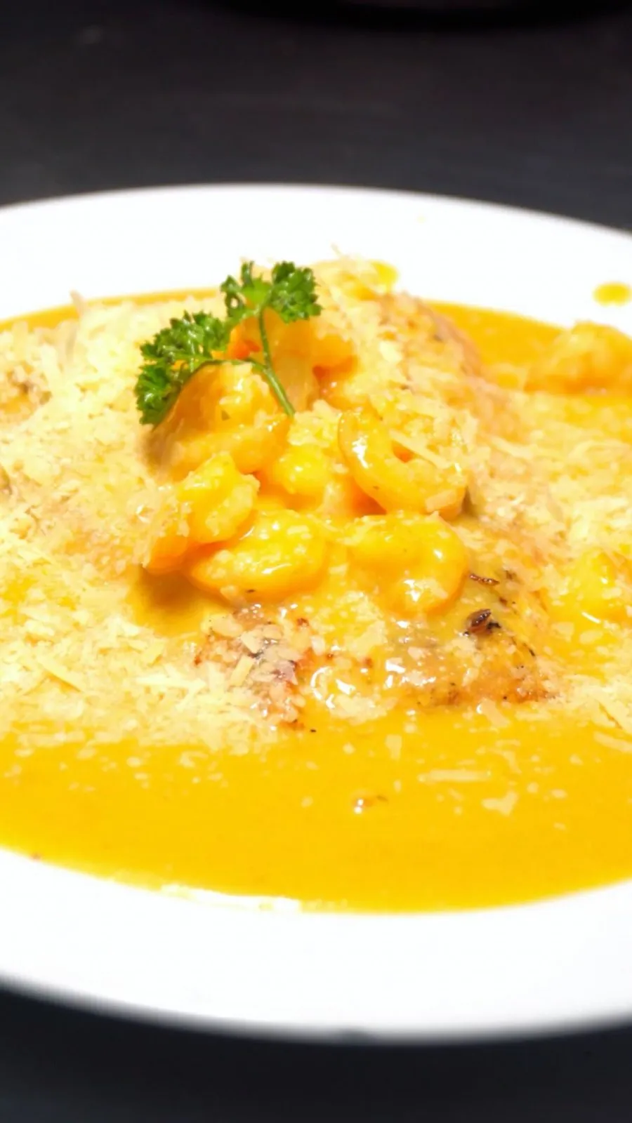Salmón con camarones en salsa cremosa
